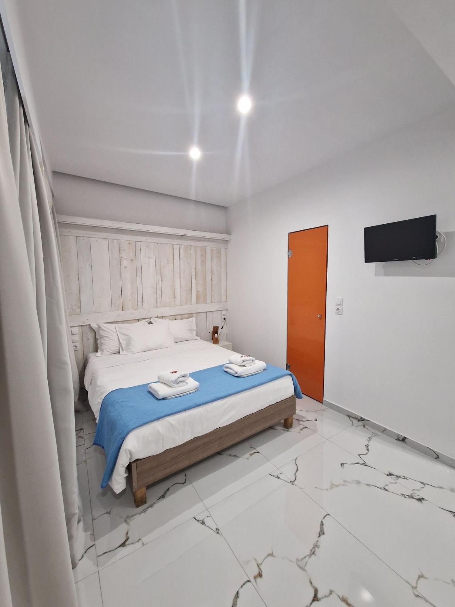 Center By Cretan