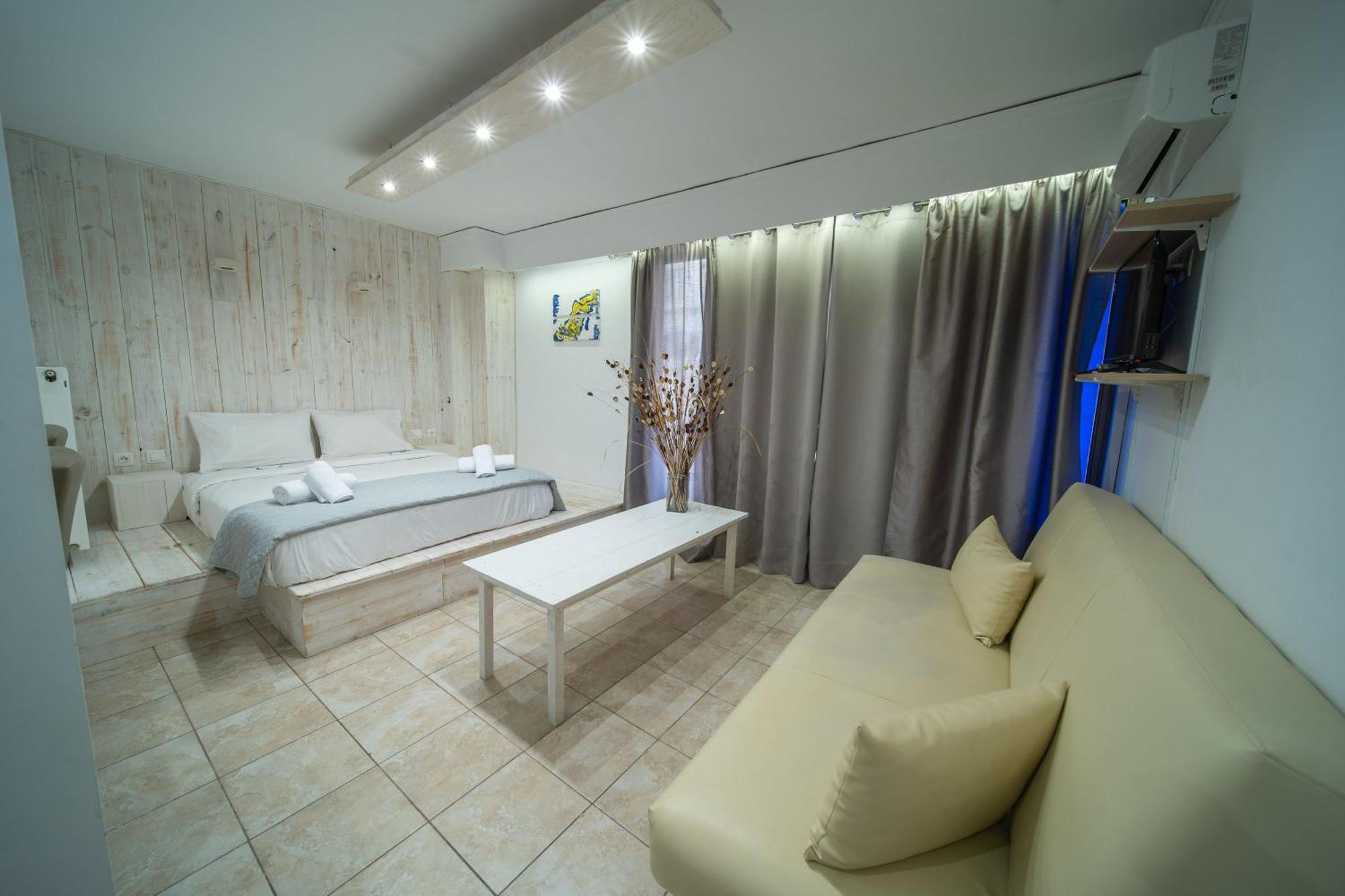 Center By Cretan Heraklion (Crete)
